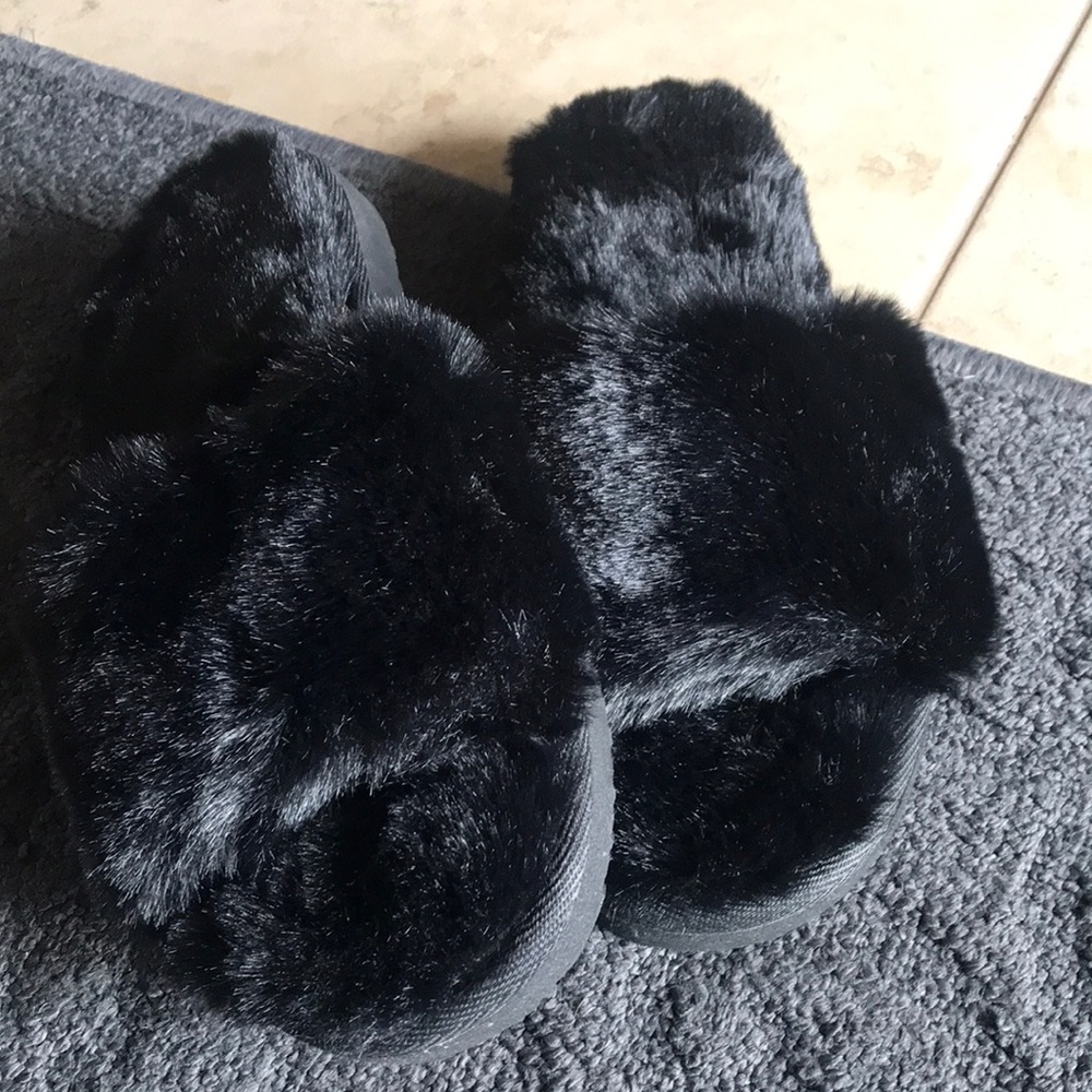 Faux fur slippers